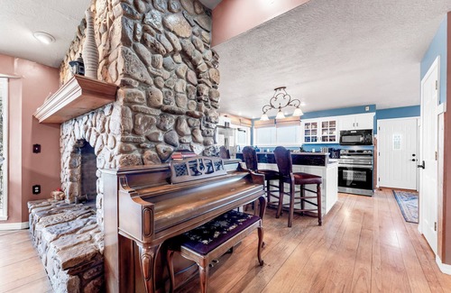 Branson Casa | Refugio escondido en más de 8 acres junto al lago, muelle privado, pesca, senderismo, lujo del viejo mundo
