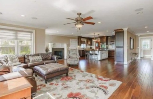Lake Murray of Richland Casa | Private Dock & LAKE access! Hottub! Play area!