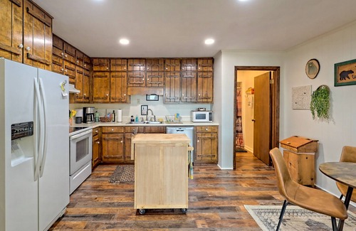 Hiawassee Casa | Private Dock, Mountain View, Lake Front, 2 kayaks, 2 SUPs, 1 canoe, Hot tub