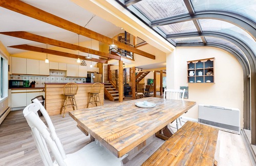Bartlett Casa | Casa privada y amigable para perros con balcón, terraza, en las Montañas Blancas.