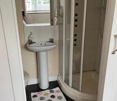 Clara Casa | Private double room at Caroline's Guest House, River Street, Clara