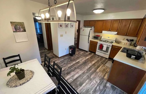 Johnstown Casa | Private duplex in Roxbury near Hospital/Arena - Pet Friendly