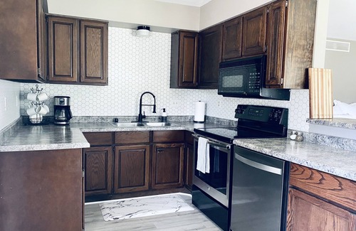 Omro Casa | Private EAA duplex for rent - 15 min from the Airventure site!
