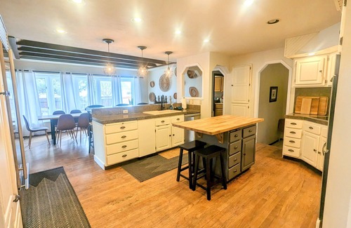 Maple Grove - Franklin Casa | Privado, Fácil acceso, Grupos grandes, 20+ en camas, 5300+ SF, Parrilla, Bañera de hidromasaje, Vistas