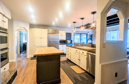 Maple Grove - Franklin Casa | Privado, Fácil acceso, Grupos grandes, 20+ en camas, 5300+ SF, Parrilla, Bañera de hidromasaje, Vistas