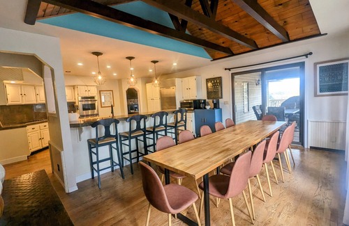Maple Grove - Franklin Casa | Privado, Fácil acceso, Grupos grandes, 20+ en camas, 5300+ SF, Parrilla, Bañera de hidromasaje, Vistas