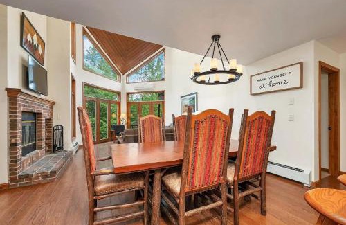 Bretton Woods Complejo | Private end unit Townhome in Bretton Woods