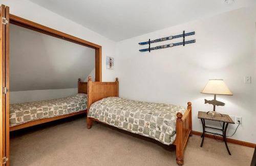 Bretton Woods Complejo | Private end unit Townhome in Bretton Woods