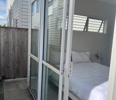 Auckland Casa | Private Ensuite for singles or couples