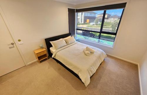 Melbourne Casa | Private Ensuite - Homestay near the Airport