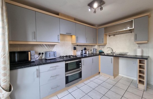 Hamilton Casa | Private Ensuite Room in Modern Home near General Hospital