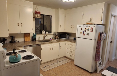 Lafayette Casa | Private entire 2-bedroom house with cozy backyard & patio close to 4 Downtowns