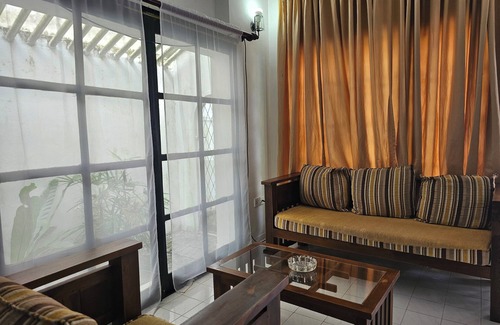 Battaramulla Casa | Charming 2 bedroom house with Wi-Fi hot water and AC in delightful Battaramulla