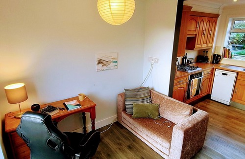Woodingdean Casa | Private Entire House - 3 Bedrooms, Garden, Parking