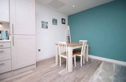 West Cliff Apartamento | Private entrance Maisonette, near Beach & Bars!