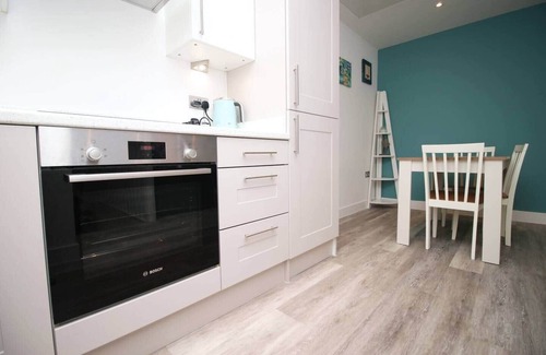 West Cliff Apartamento | Private entrance Maisonette, near Beach & Bars!