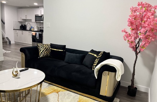 West Edmonton Apartamento | Private entrance, Nice and Cozy 1 bedroom suite near West Edmonton Mall (WEM)