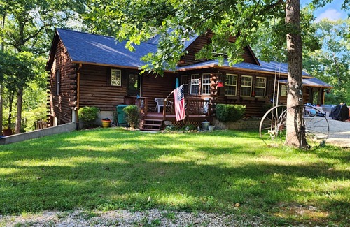 Warrenton Cabina | Private entry, lower area only with gameRoom, living room, bedroom and bathroom.