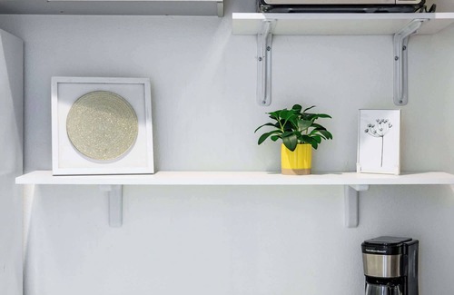 Irvine Industrial Complex-East Apartamento | Private Entry Suite w Patio Bath Kitchenette