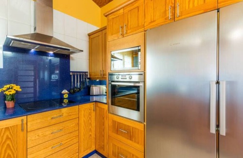 Santandria Chalet De Esquí | VILLA PRIVADA CON PISCINA VALLADA PARA LA SEGURIDAD DE LOS NIÑOS