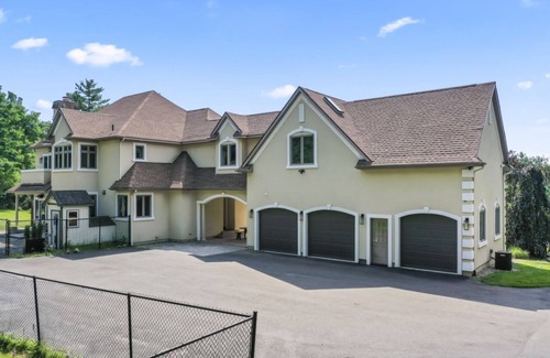Town of Schodack Casa | Secluded Lux Mansion Pool Home with Amazing Views