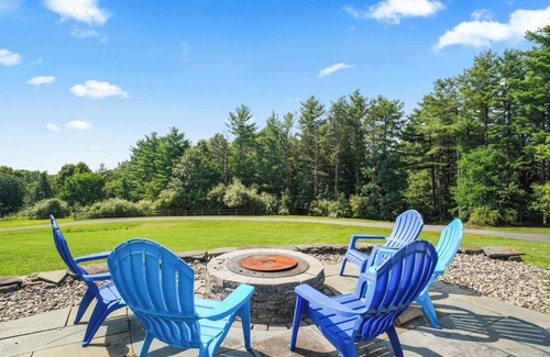 Town of Schodack Casa | Secluded Lux Mansion Pool Home with Amazing Views