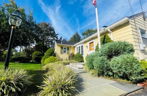 Princeton Complejo | Private Estate, Walk to Princeton Downtown, 3-Bedrooms 2-Bath with Free Parking