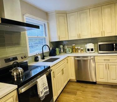 Princeton Casa | Private Estate, walk to Princeton downtown, 3 Bedrooms, 2 Bath, with Free Parking