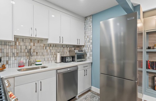 Northwest Calgary Casa | Private Family Entertainer's Suite