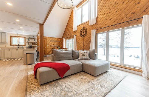 Dysart et al Casa | Private family friendly cottage, with beautiful sandy beach.