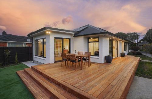 Christchurch Casa | Private, Family-Friendly Home, 4BR by Airport & Free Parking
