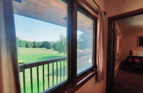 Ironwood Apartamento | Private family style, corner room in our Lodge at North Ironwood Acres resort offering a sunrise view. 3 beds. 2 bathrooms. DOG FRIENDLY!
