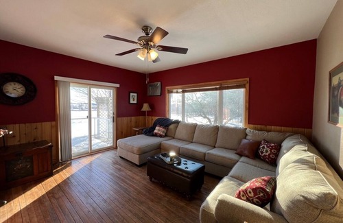 Woodville Otro | Private farm close to town!