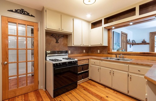 Canton Otro | Private Farmhouse on 5 Secluded Acres
