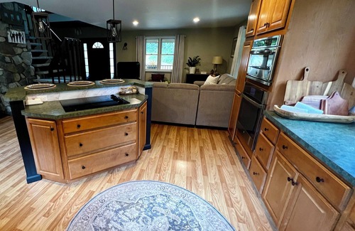Waterford Casa | Private Farmhouse Retreat near camps, wedding venues, ski areas