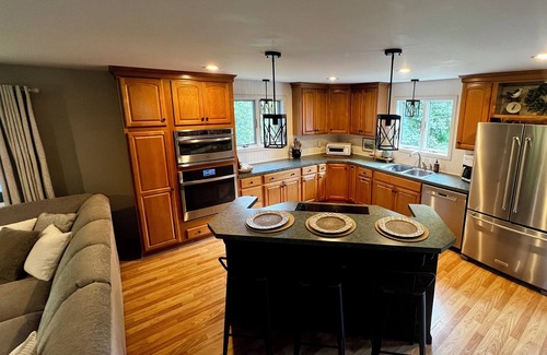 Waterford Casa | Private Farmhouse Retreat near camps, wedding venues, ski areas