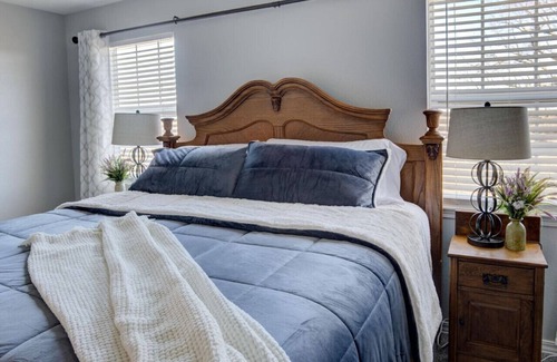 Powell Otro | Private Farmhouse Retreat in Shoal Creek