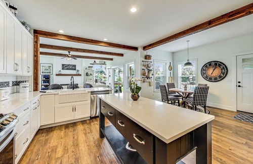 Village of Bloomfield Otro | Private Farmhouse with Saltwater Pool and Fire Pit. Great for groups!