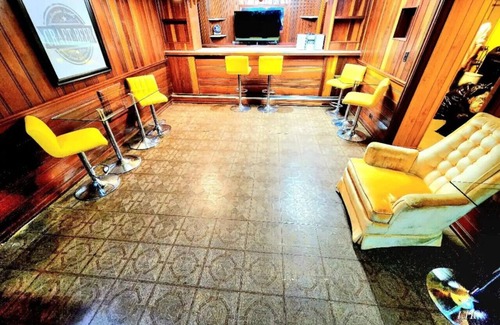 Youngstown Apartamento | Private Fenced Yard King Bed Grill Fireplace