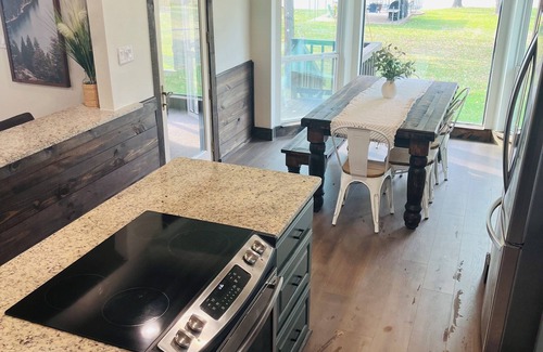 Lone Oak Casa | Private Fishing Dock, Boat Lift, Paddle Boards, Fire Pit - newly remodeled home