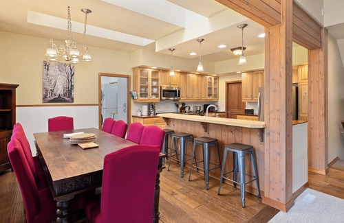 Cle Elum Casa | Private Forest Escape for 19 with Hot Tub & Stunning Night Sky Views