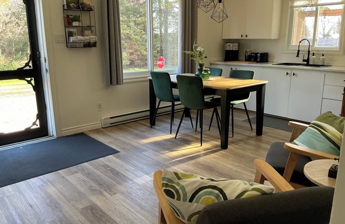 Bromont Apartamento | HAVEN OF PEACE IN THE COUNTRYSIDE SURROUNDED BY A PRIVATE FOREST WITH PATHS AND POND.