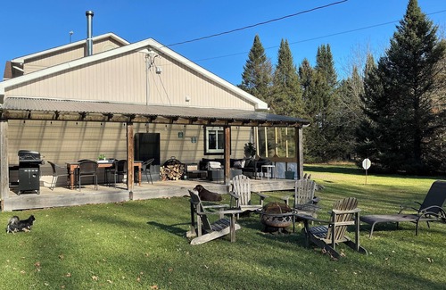 Bromont Apartamento | HAVEN OF PEACE IN THE COUNTRYSIDE SURROUNDED BY A PRIVATE FOREST WITH PATHS AND POND.