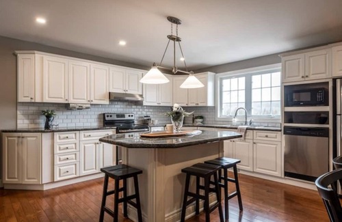 Perry Casa | Private Four-Season Lakefront Cottage *Hot Tub*