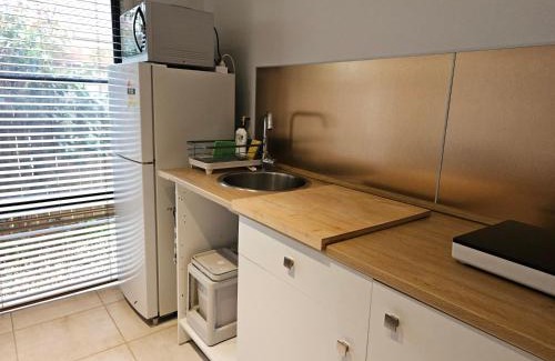 North Creek Casa | Private Front Section of House 800m to Beach