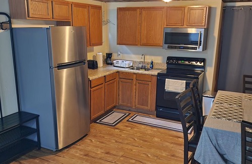 Brandon Apartamento | Private Furnished Apartment - Quiet, Safe & More!