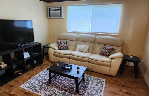 Brandon Apartamento | Private Furnished Apartment - Quiet, Safe & More!