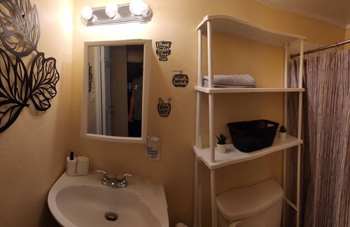 Brandon Apartamento | Private Furnished Apartment - Quiet, Safe & More!