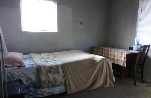 Overland Park Casa | Private furnished room