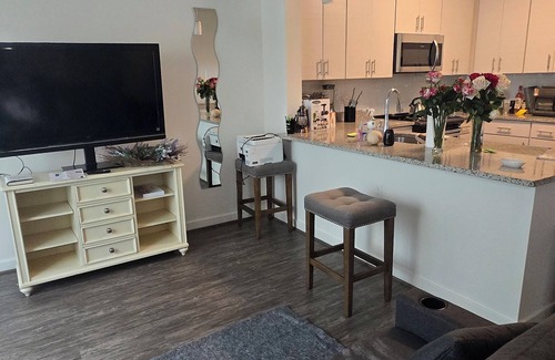 Cottage City Apartamento | Private Furnished Room w/Parking near Downtown